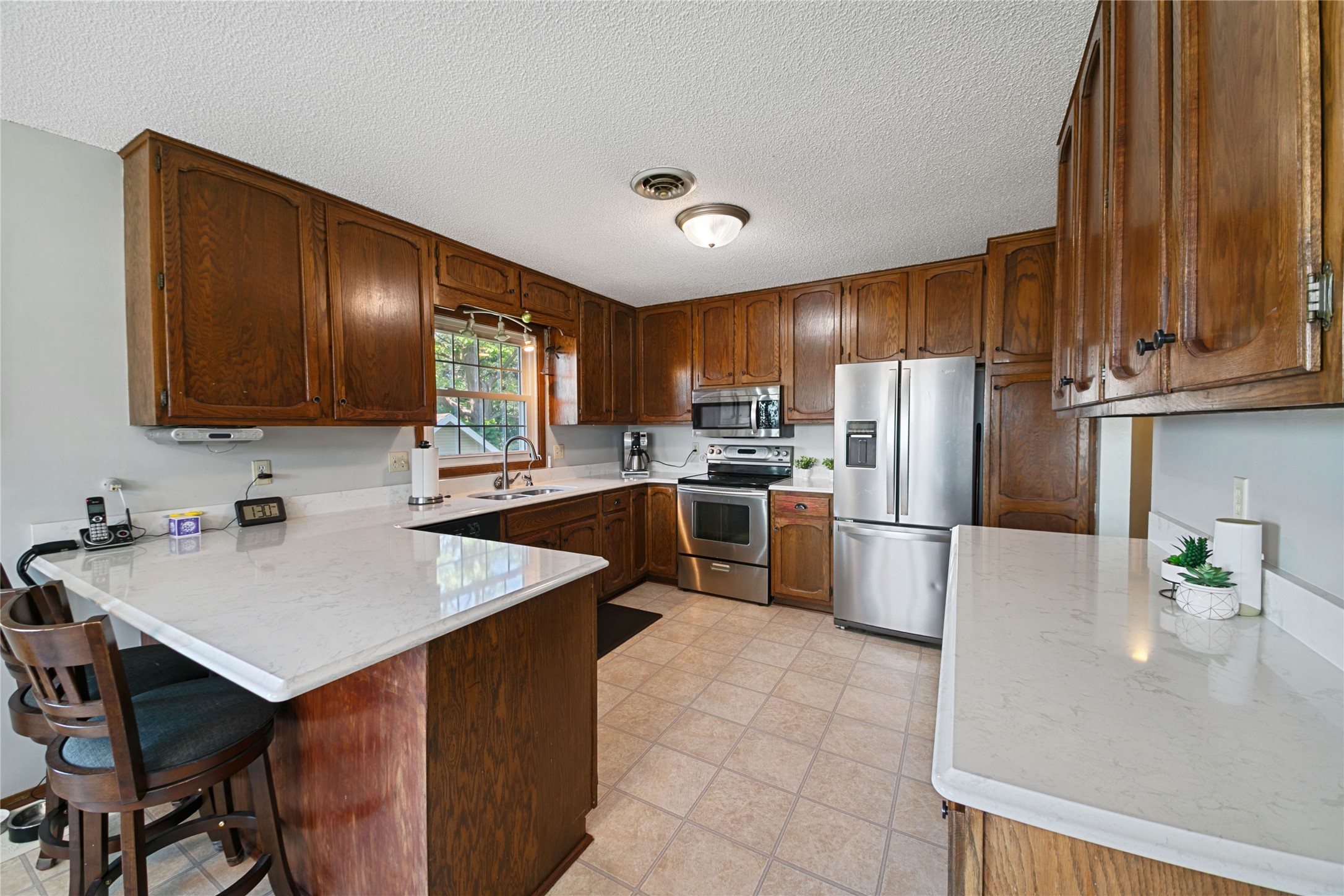 321 W Warner Street Property Photo 10