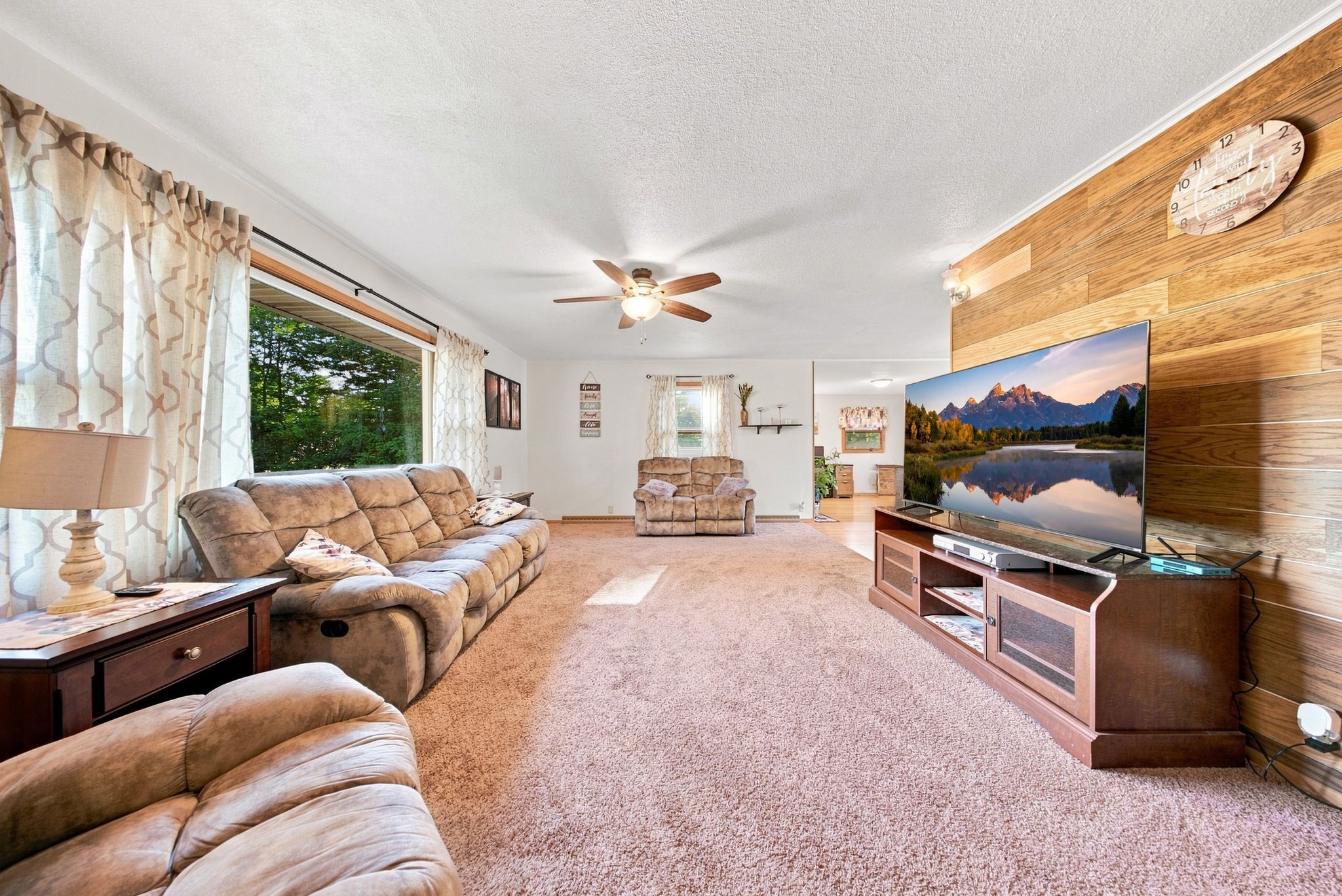 407 1st Avenue W Property Photo 2