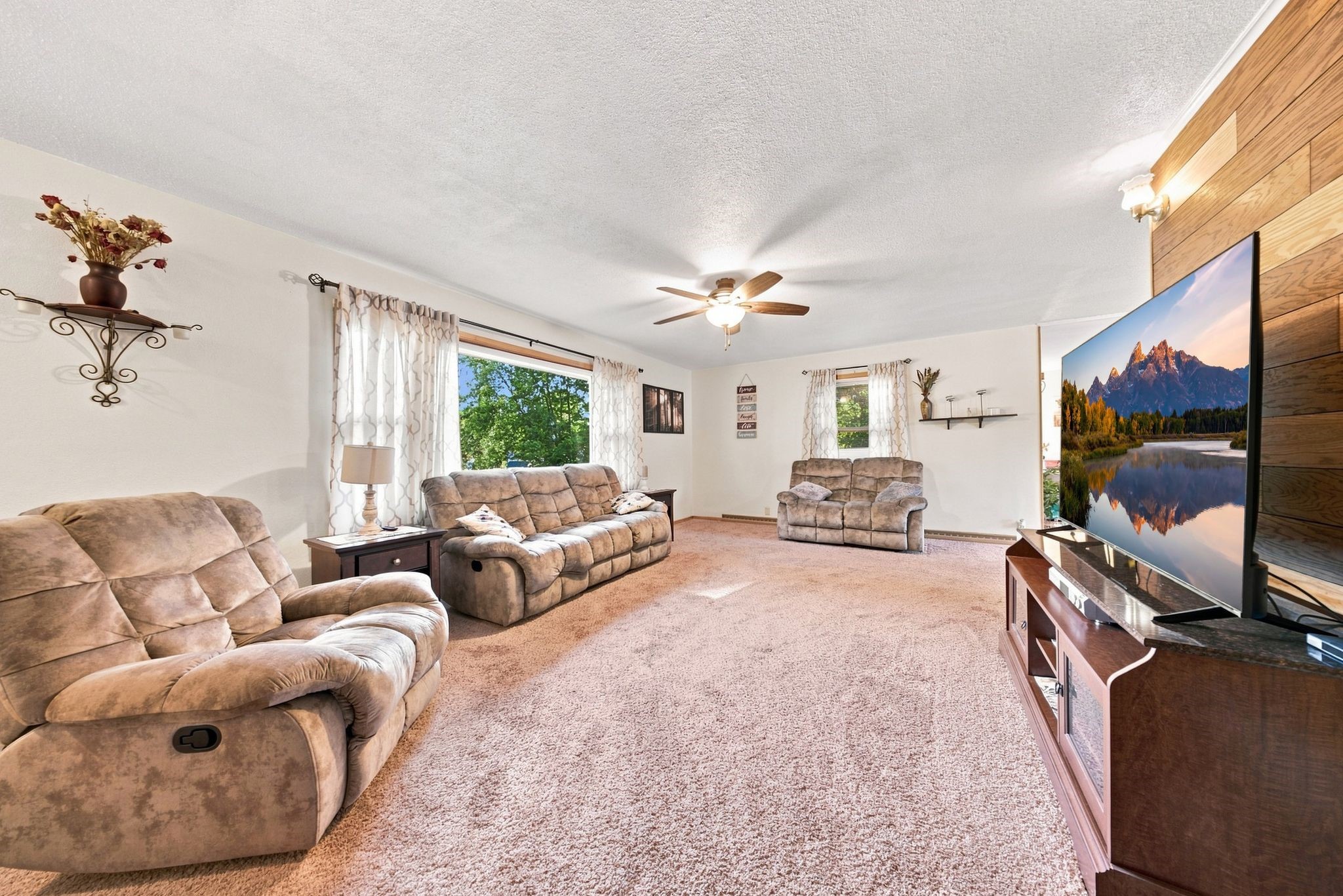 407 1st Avenue W Property Photo 3