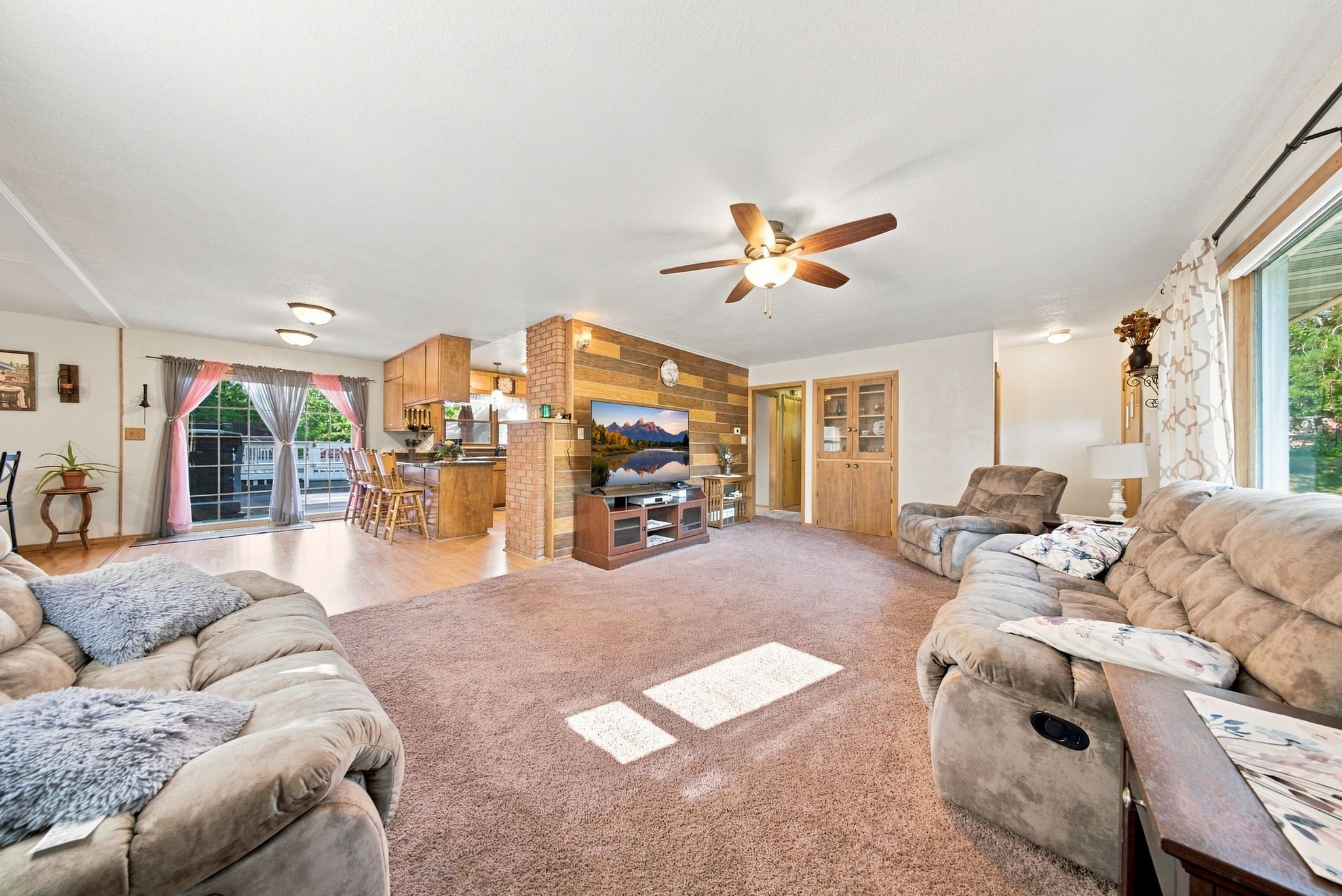407 1st Avenue W Property Photo 5