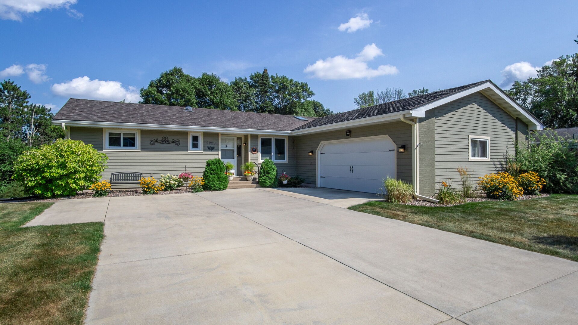 2229 Orchard Place Property Photo 1