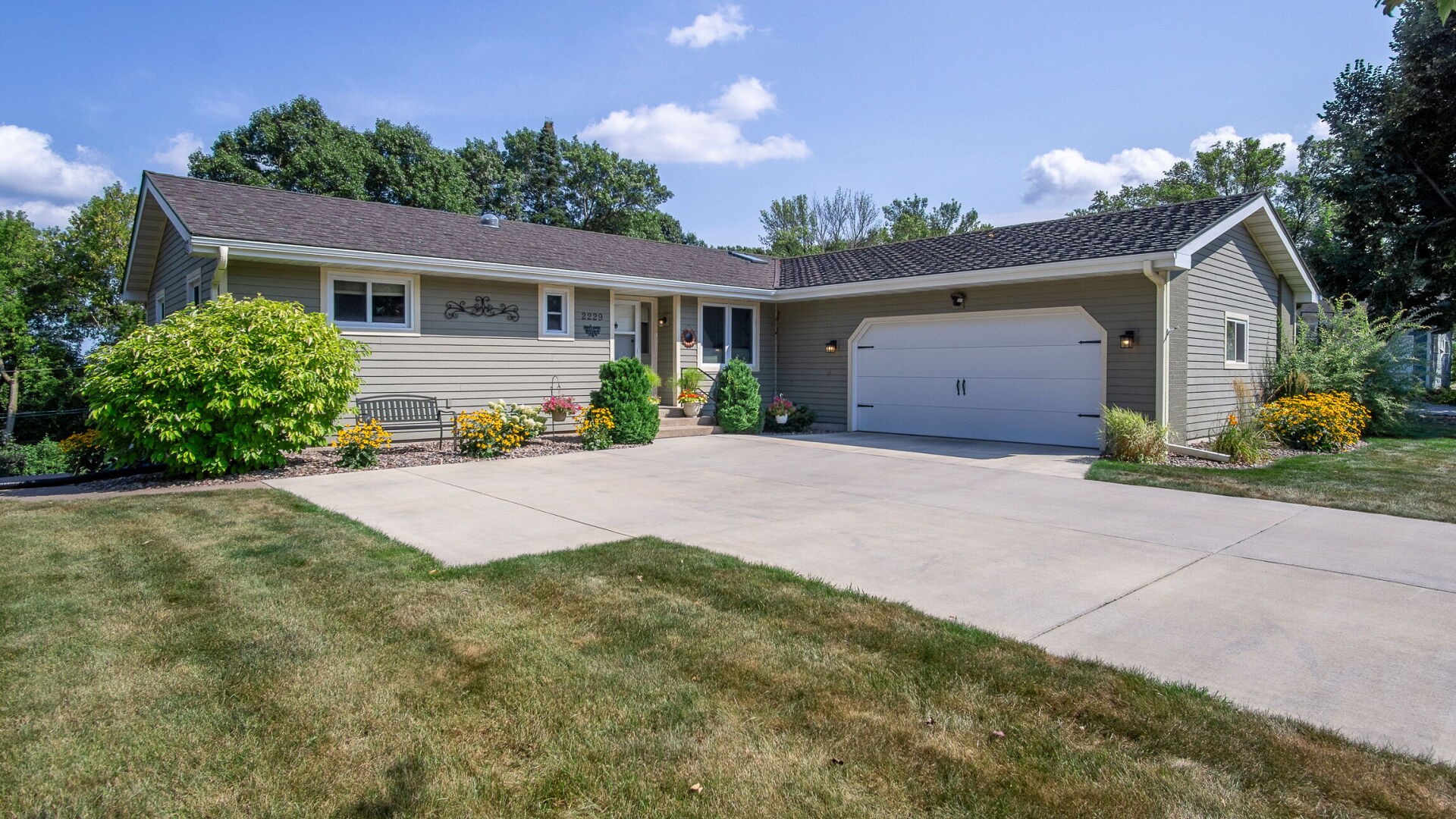 2229 Orchard Place Property Photo 2