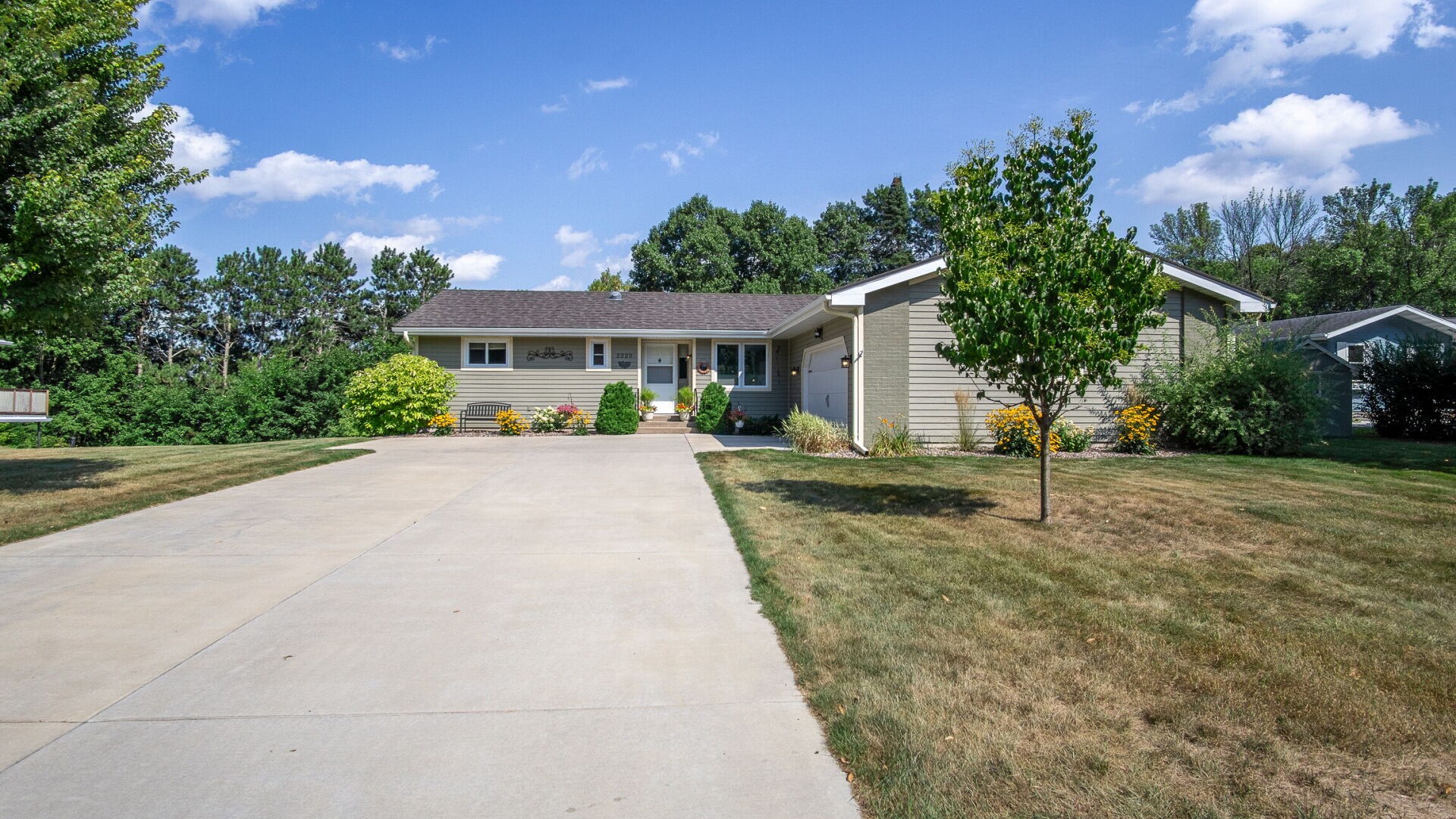 2229 Orchard Place Property Photo 3