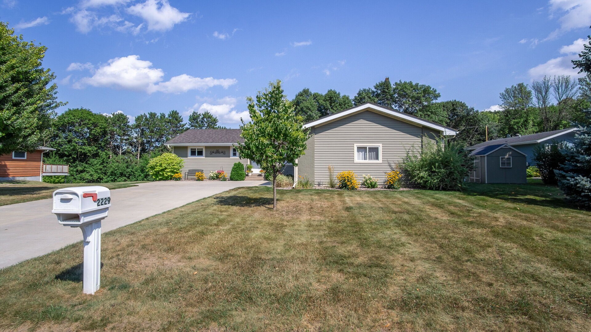 2229 Orchard Place Property Photo 4