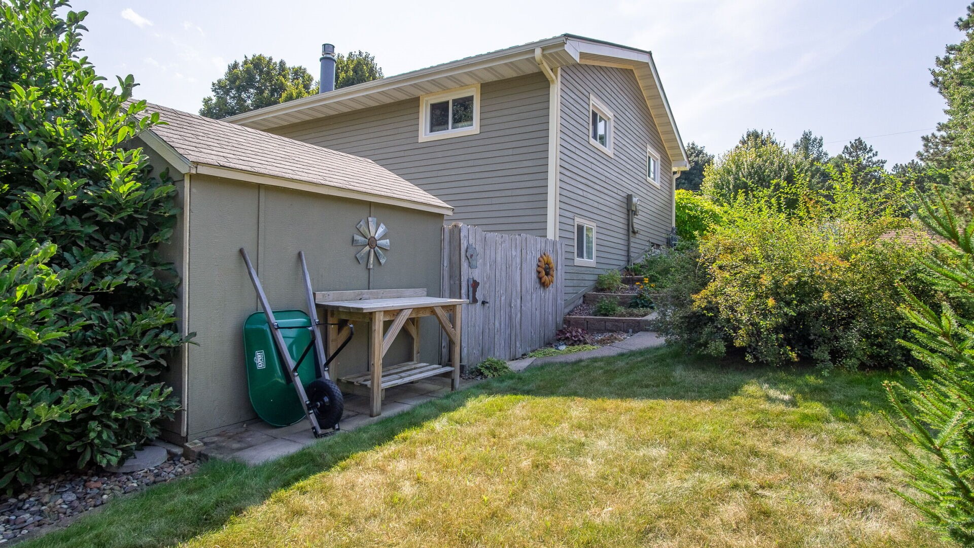 2229 Orchard Place Property Photo 6