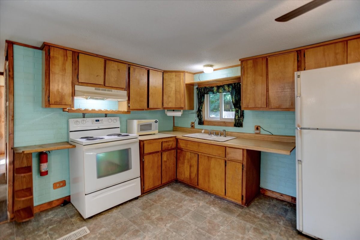 W711 Parkview Avenue Property Photo 2