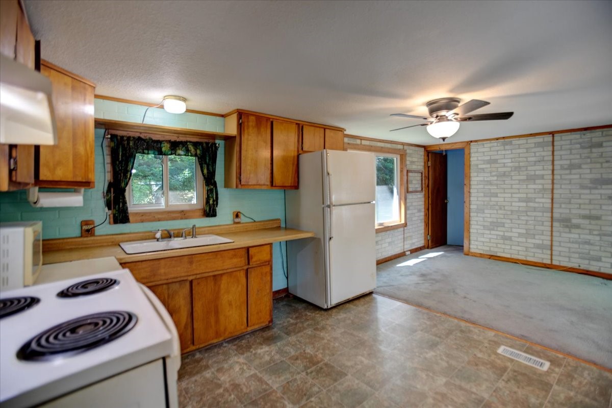 W711 Parkview Avenue Property Photo 3