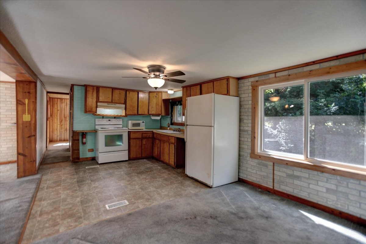 W711 Parkview Avenue Property Photo 4