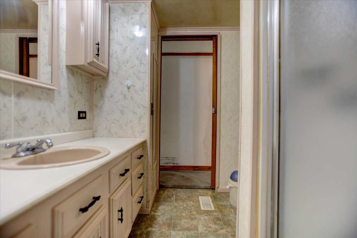 W711 Parkview Avenue Property Photo 10