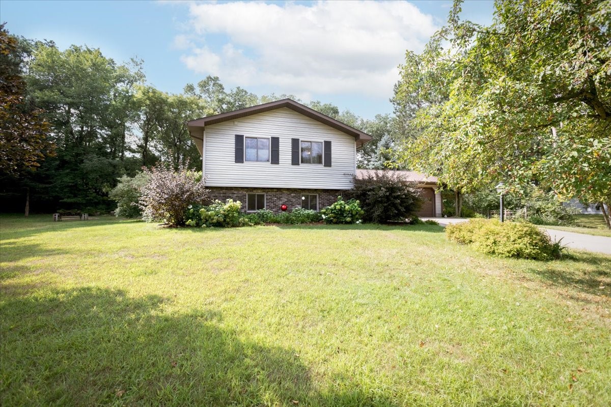 1604418 Property Photo 1