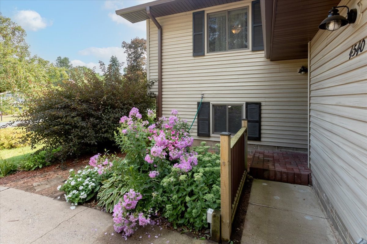 1604418 Property Photo 3