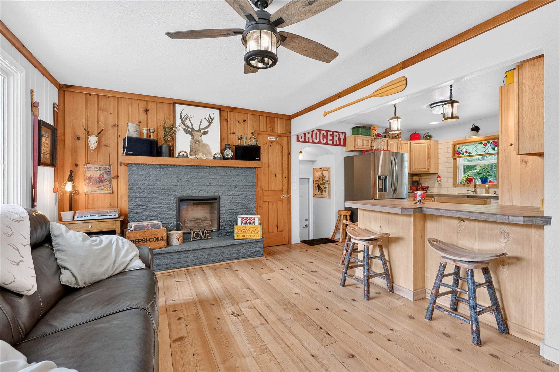 11462 S 3rd Street W Property Photo 5