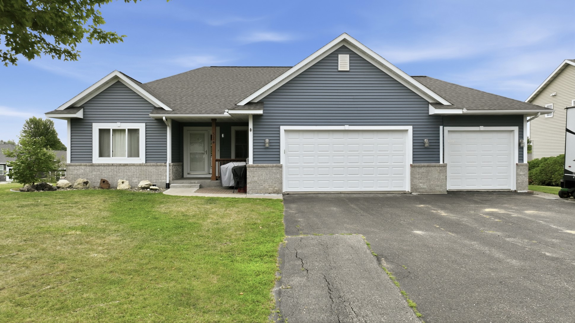 324 Birch Street Property Photo 1