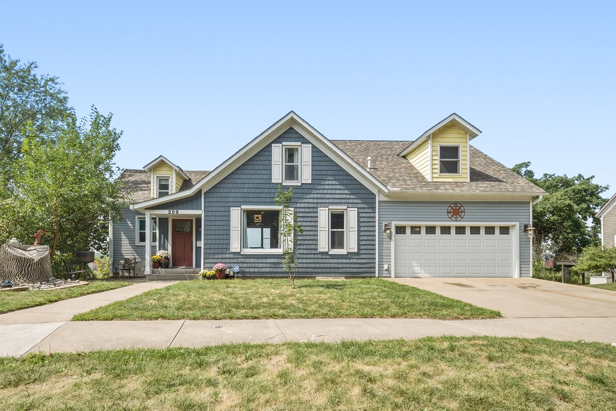 209 3rd Street Property Photo 1