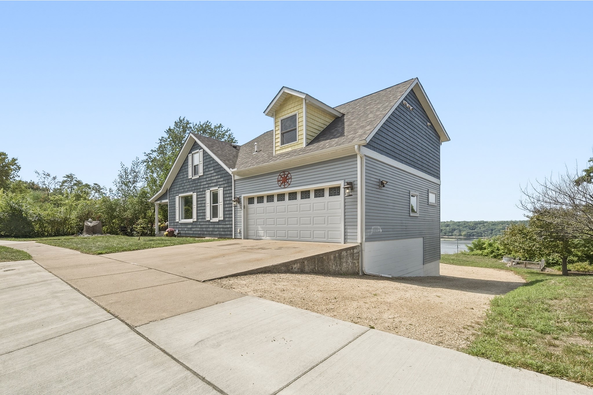 209 3rd Street Property Photo 2