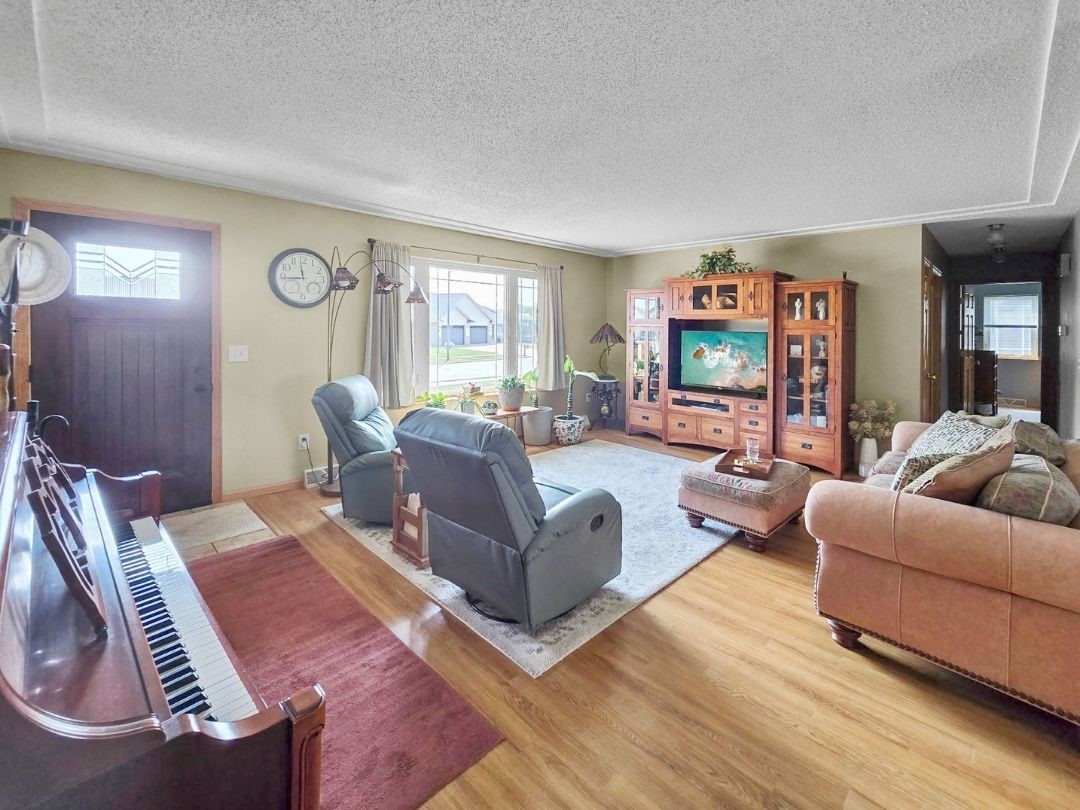 320 Driftwood Street Property Photo 3