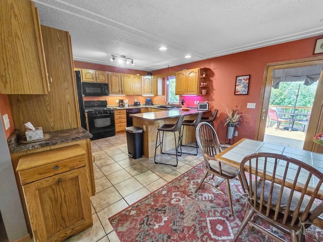 320 Driftwood Street Property Photo 8
