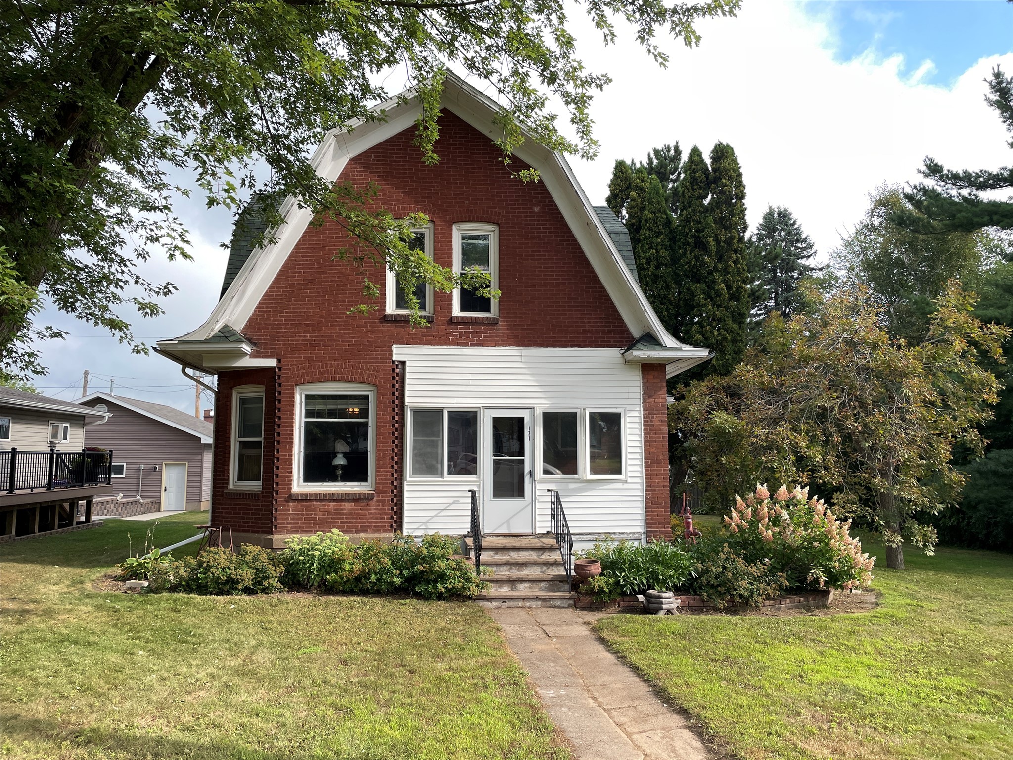 131 Lulu Avenue E Property Photo 2