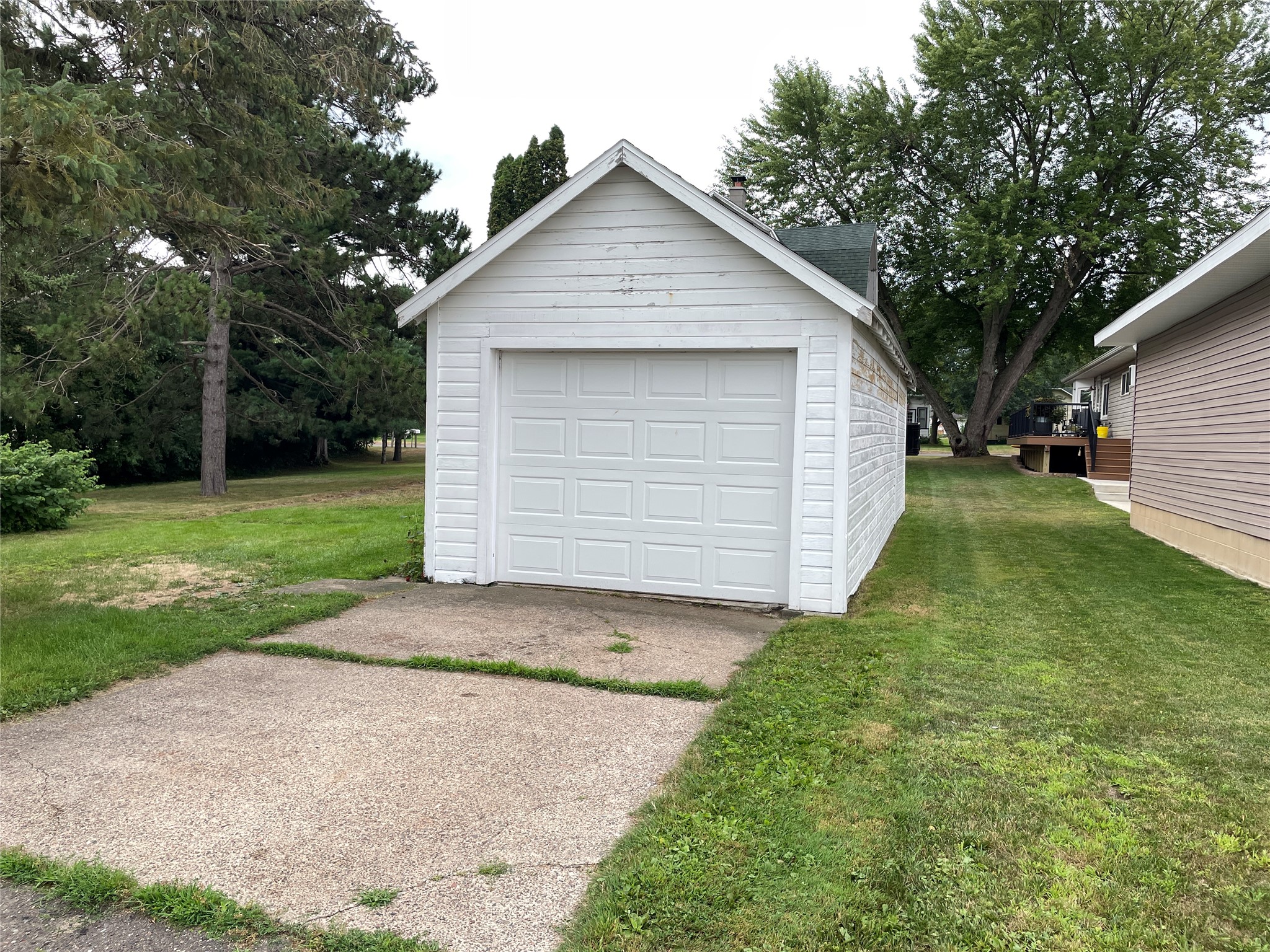 131 Lulu Avenue E Property Photo 7