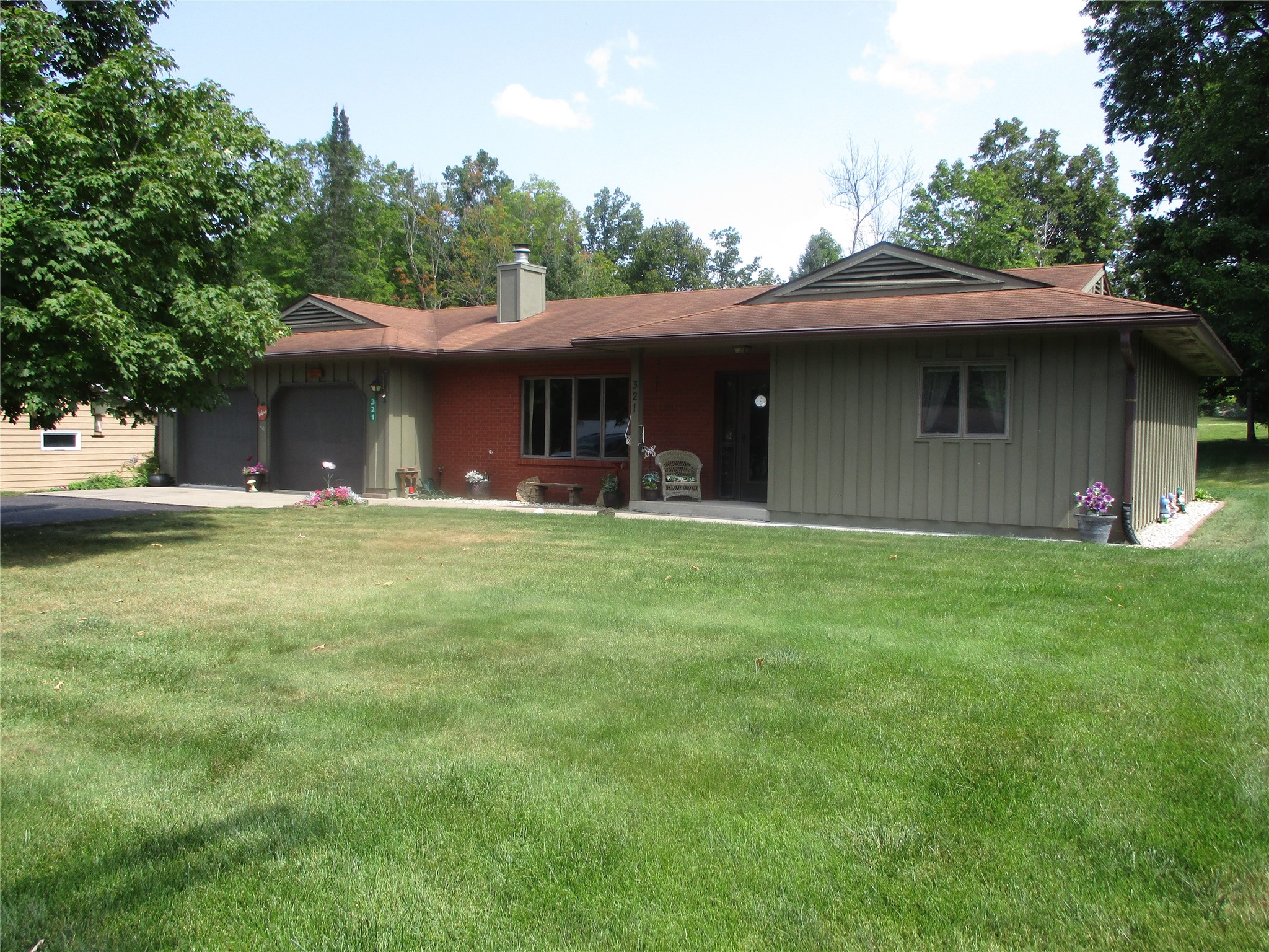 321 Woodside Drive Property Photo 1