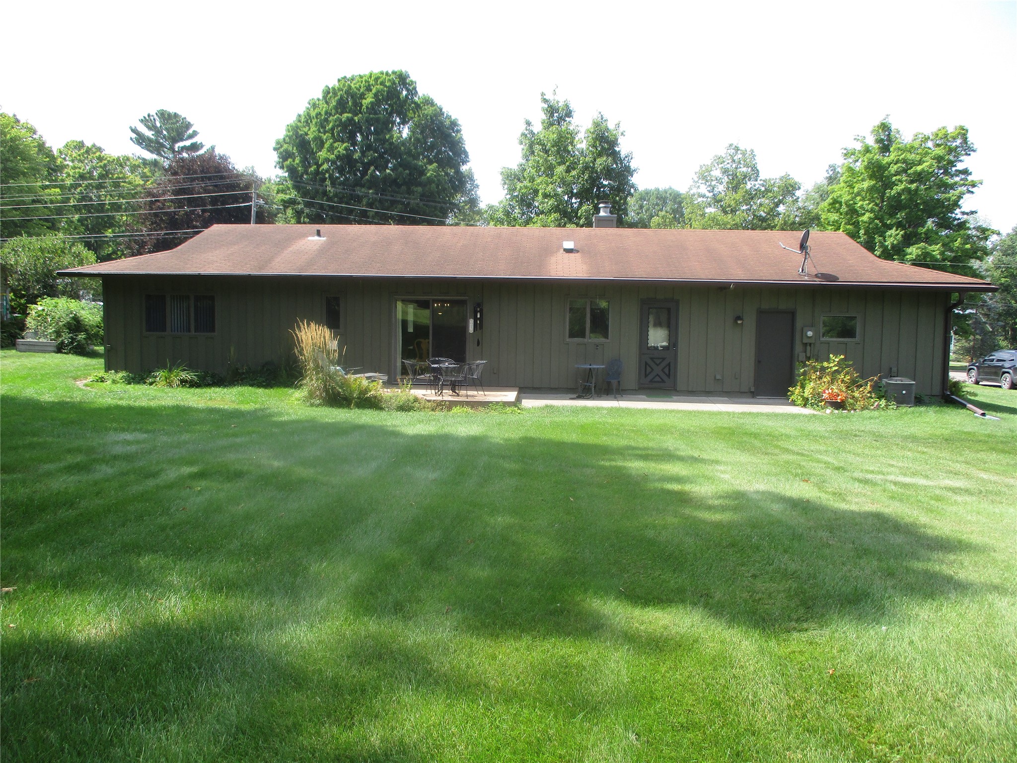 321 Woodside Drive Property Photo 2