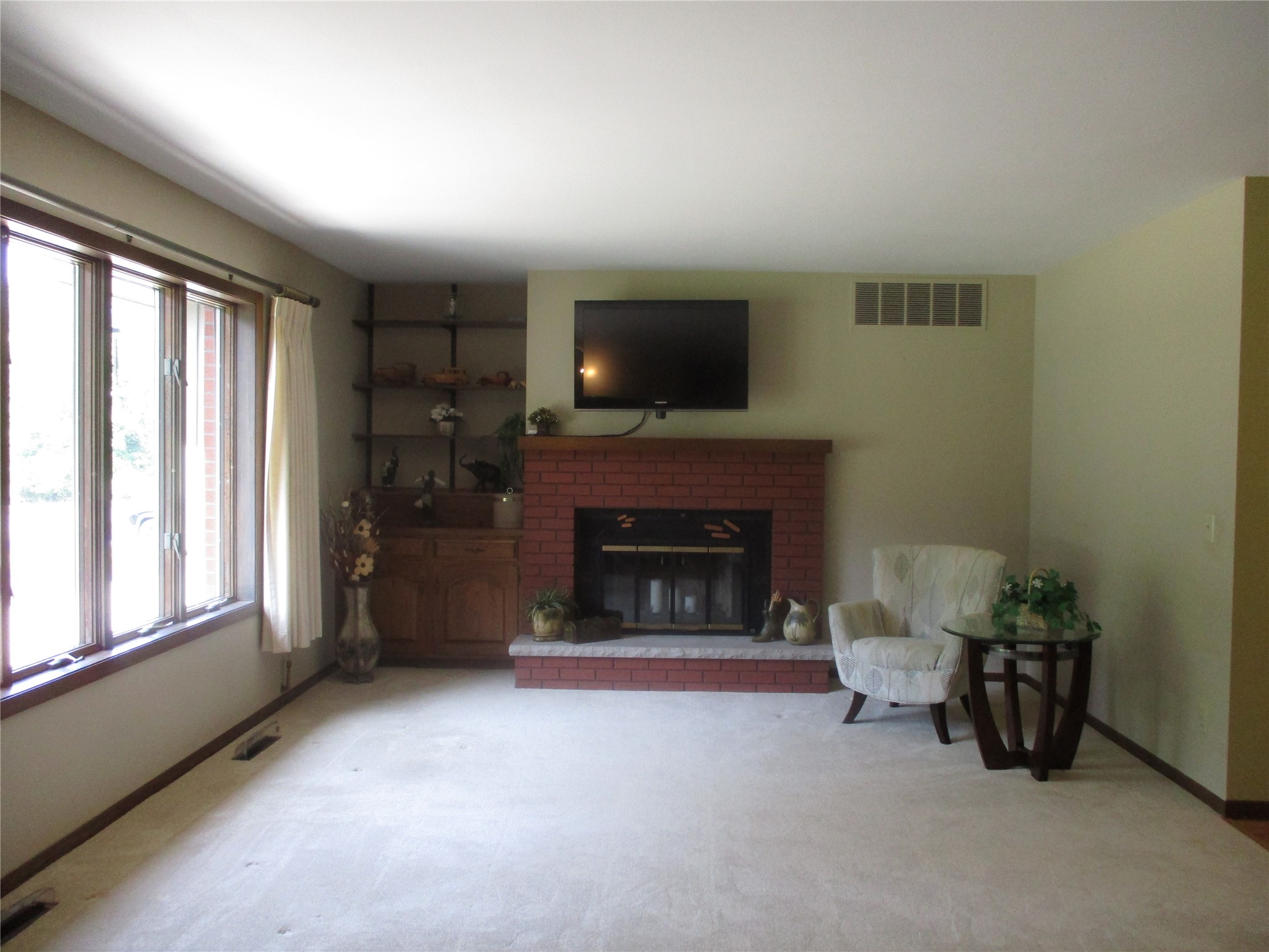 321 Woodside Drive Property Photo 4