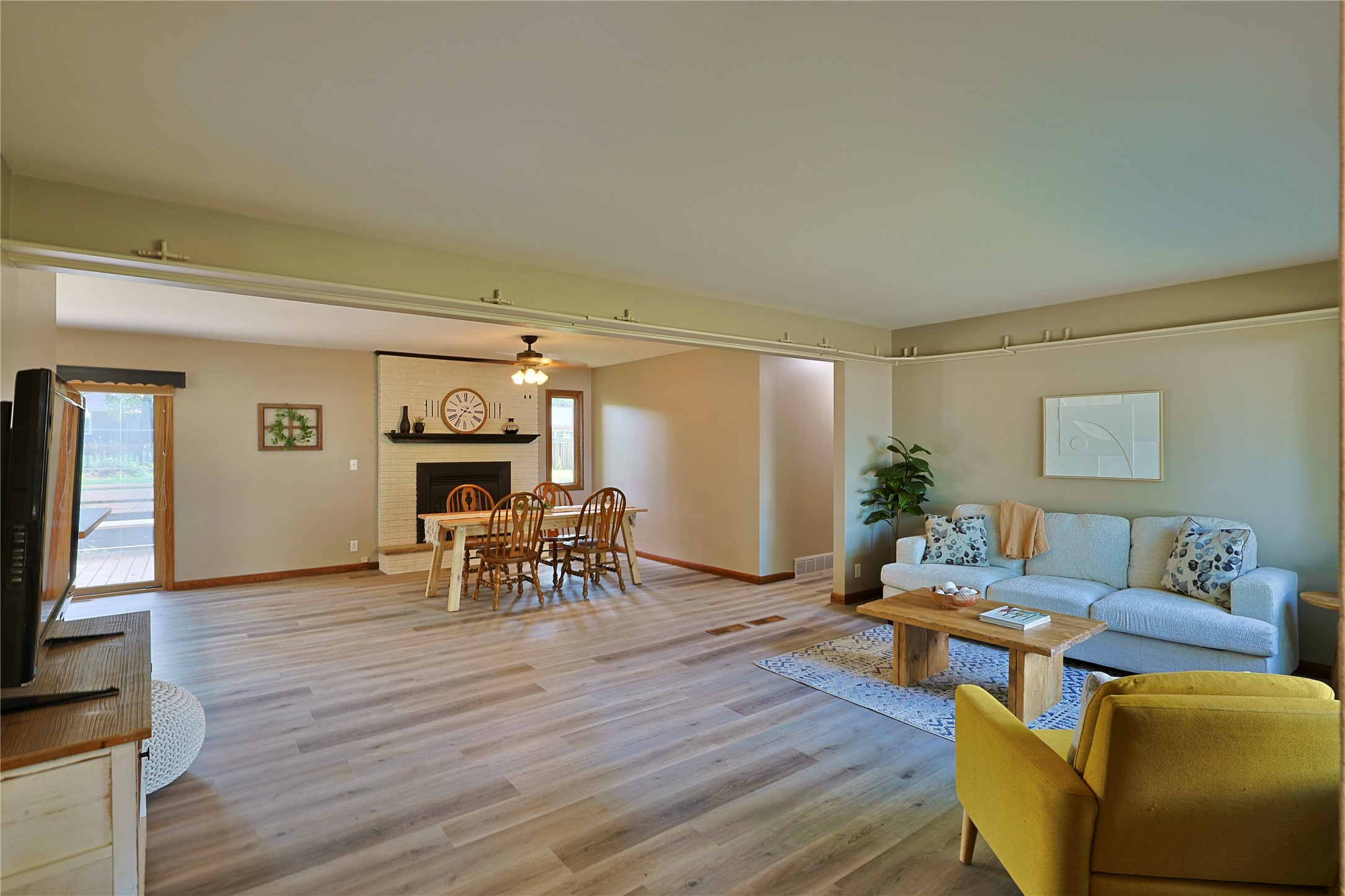 3045 Wedgewood Avenue Property Photo 6
