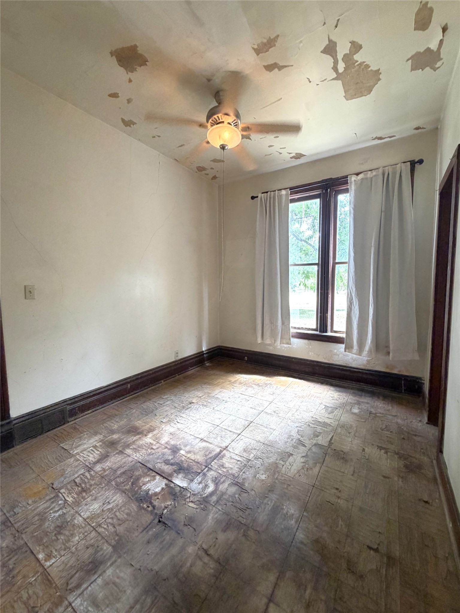 W11463 Halstead Street Property Photo 8