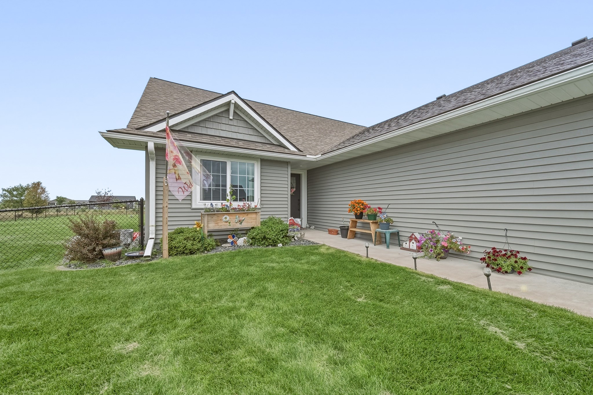 1604502 Property Photo 3