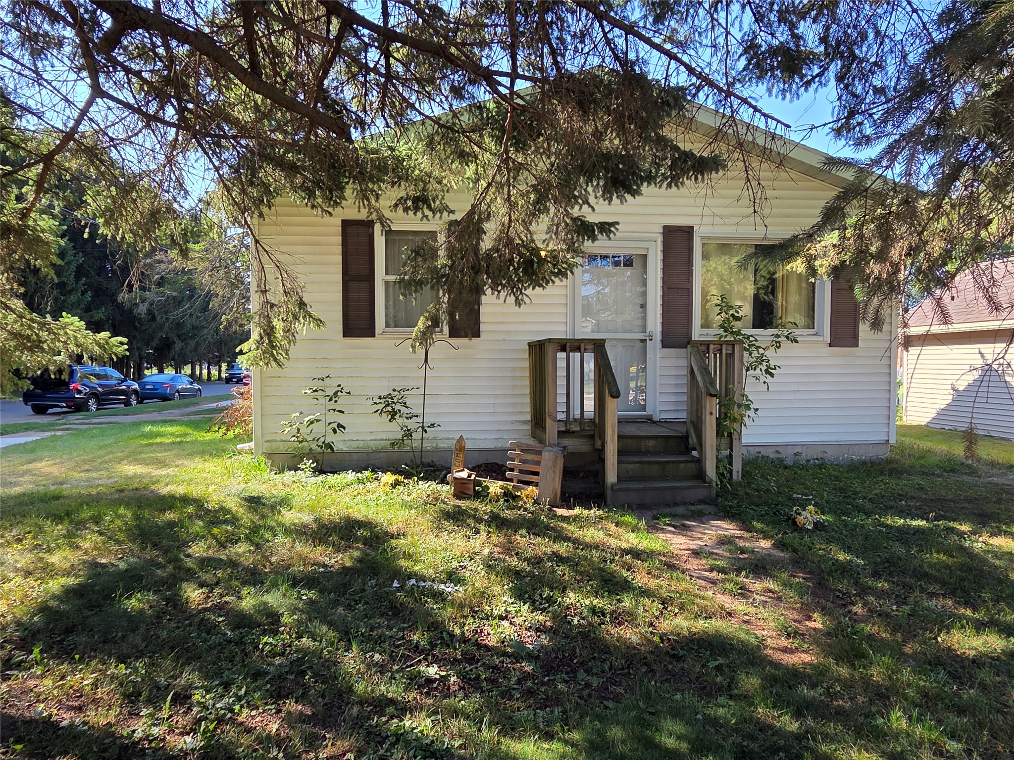 428 E School Street Property Photo 1