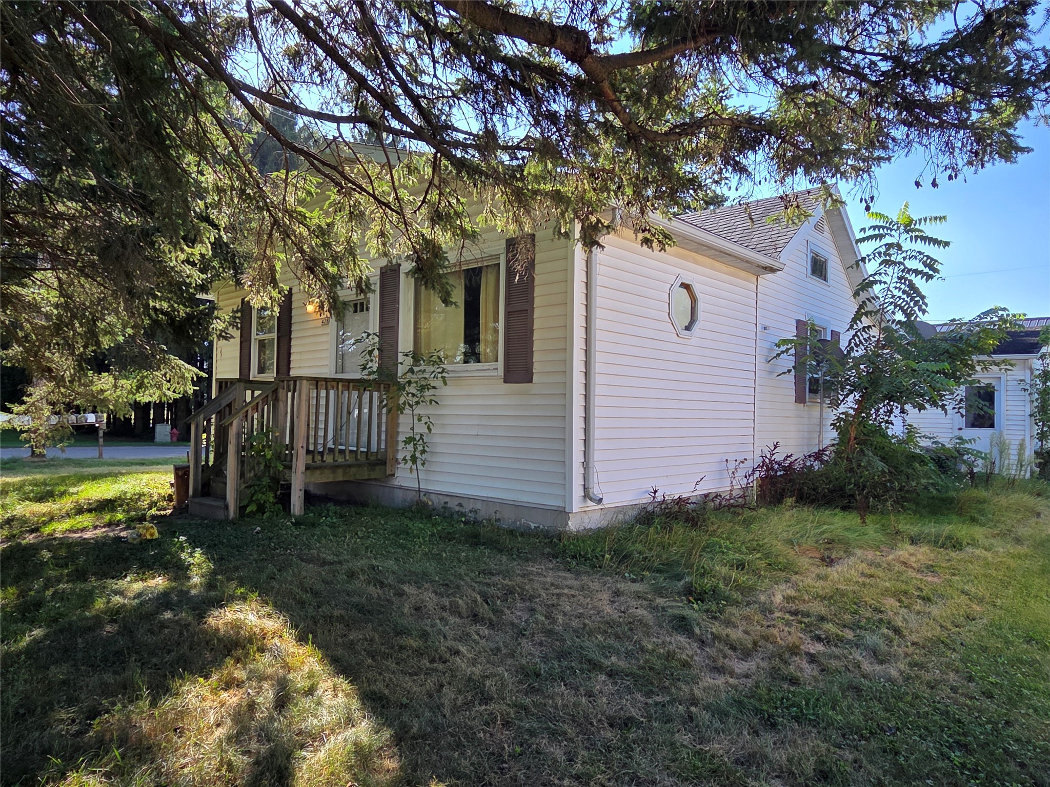 428 E School Street Property Photo 2