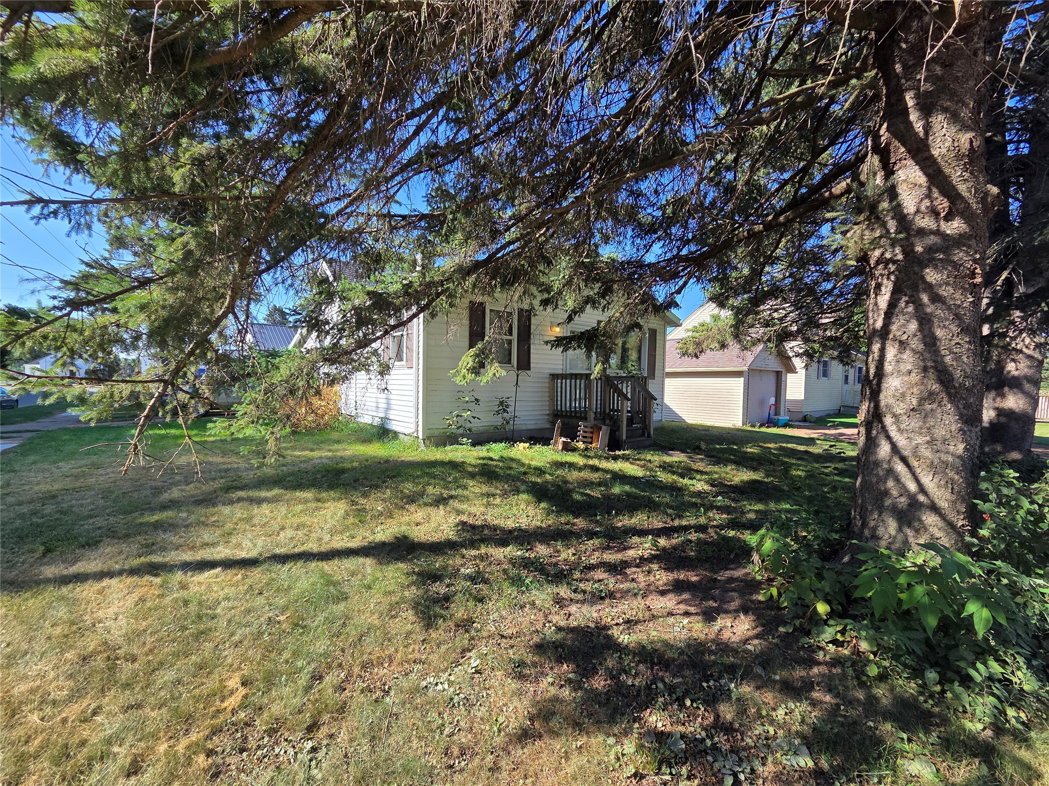 428 E School Street Property Photo 4