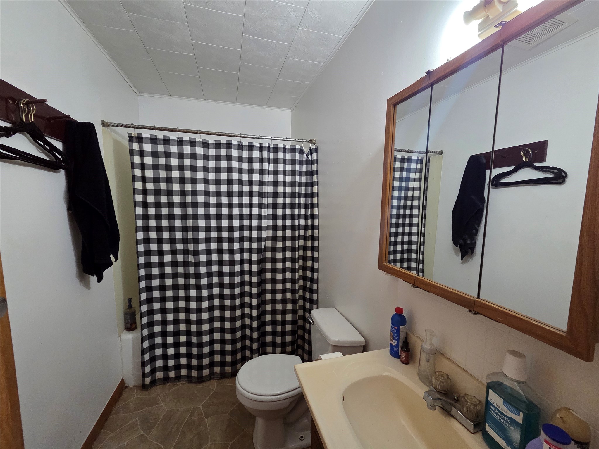 428 E School Street Property Photo 9