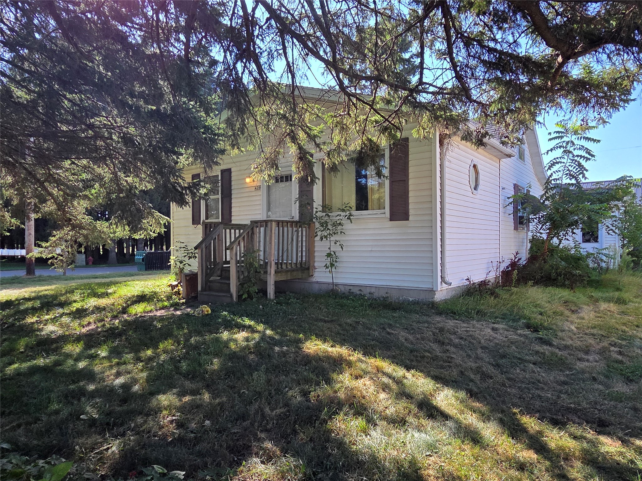 428 E School Street Property Photo 16