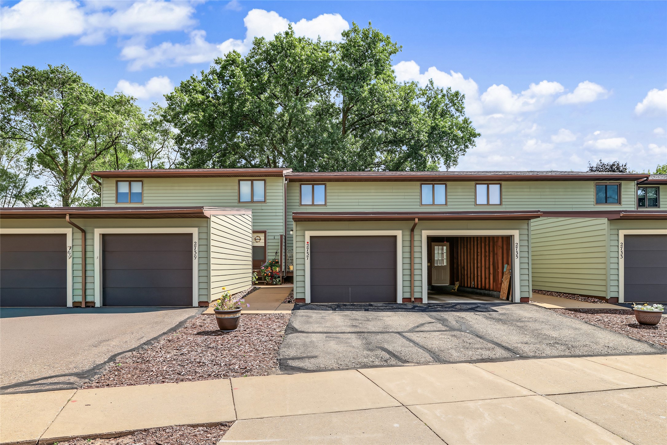 2737 Morningside Drive Property Photo 1