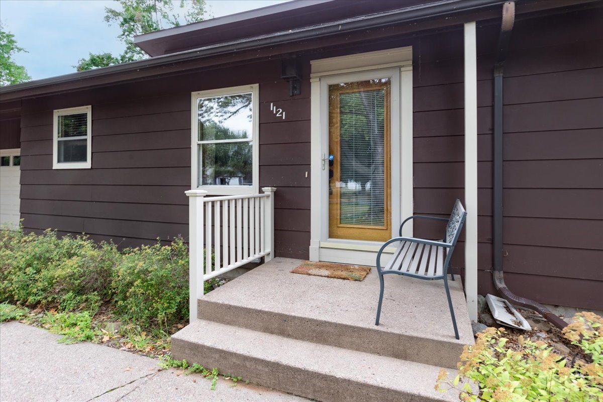 1121 River Heights Road Property Photo 3