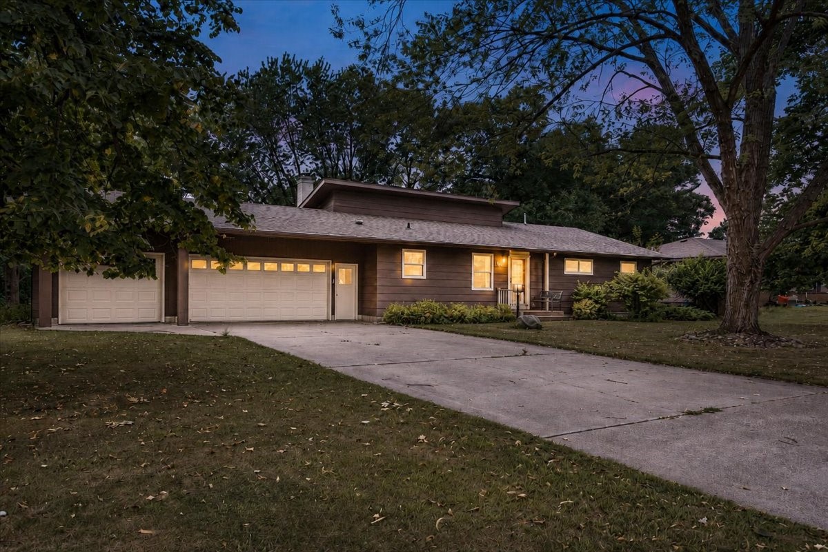 1121 River Heights Road Property Photo 4