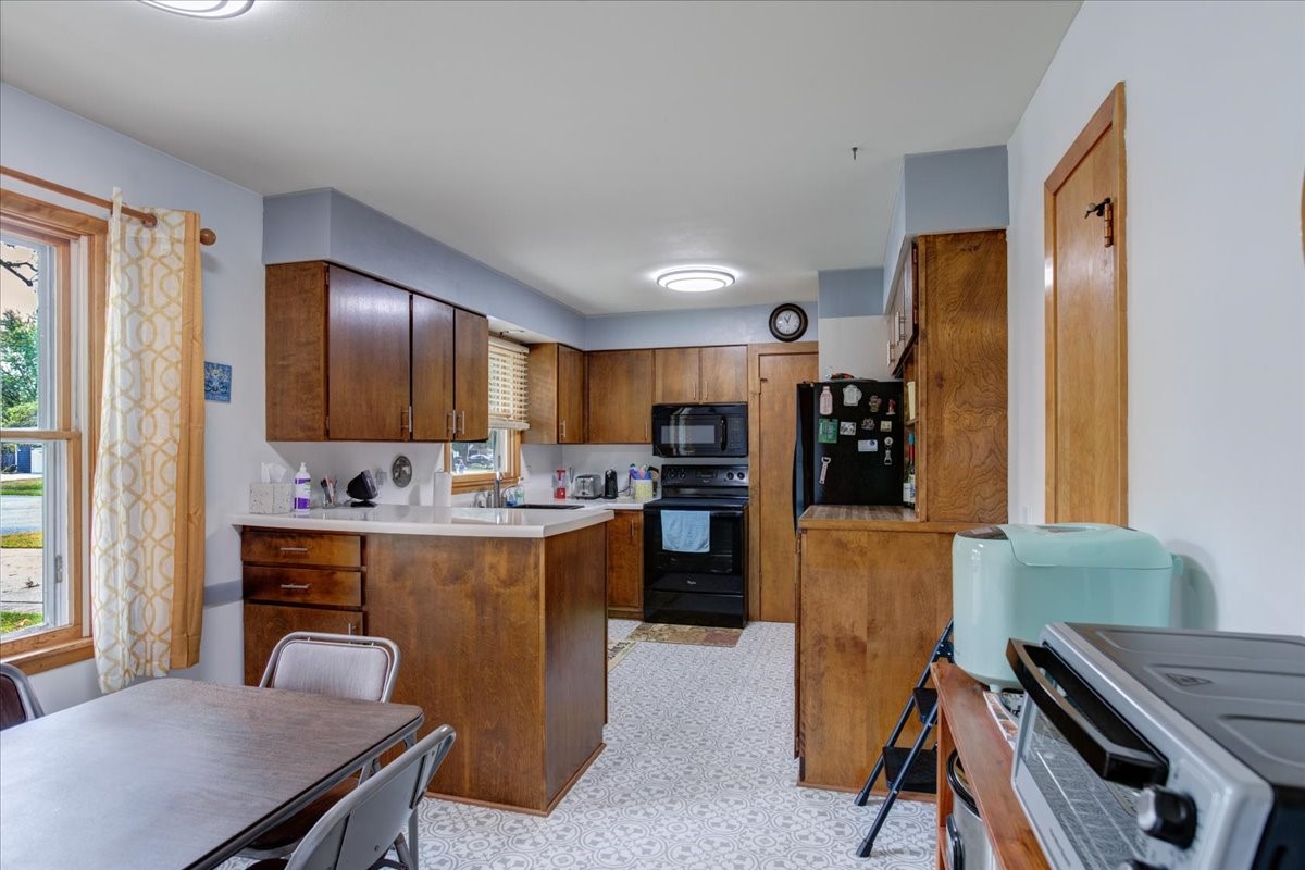 1121 River Heights Road Property Photo 5