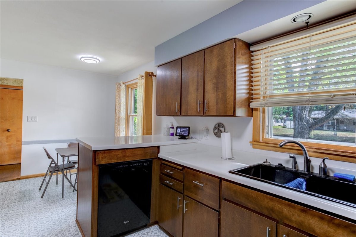 1121 River Heights Road Property Photo 8