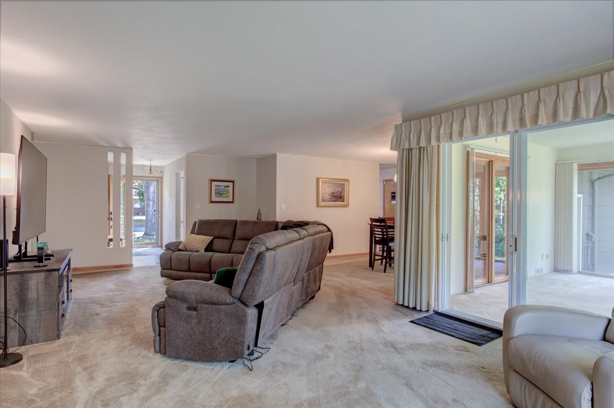 1121 River Heights Road Property Photo 9