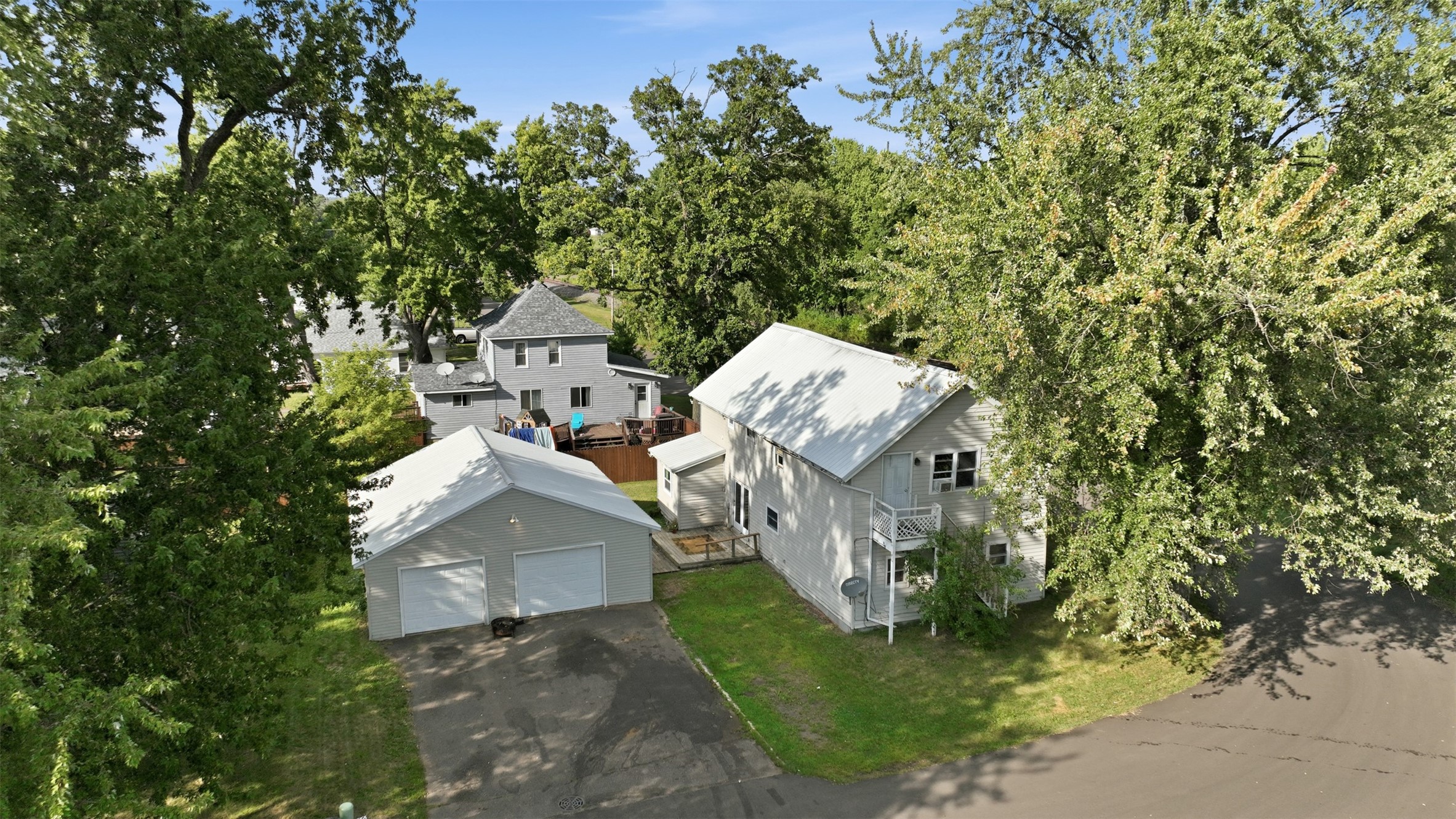 905 Lewis Avenue 1 & 2 Property Photo 2