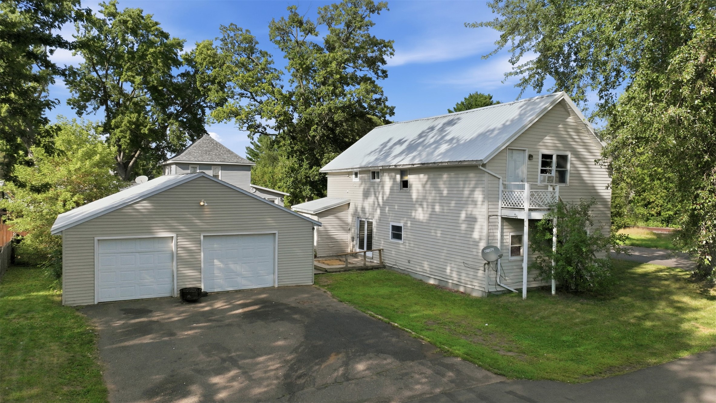 905 Lewis Avenue 1 & 2 Property Photo 4
