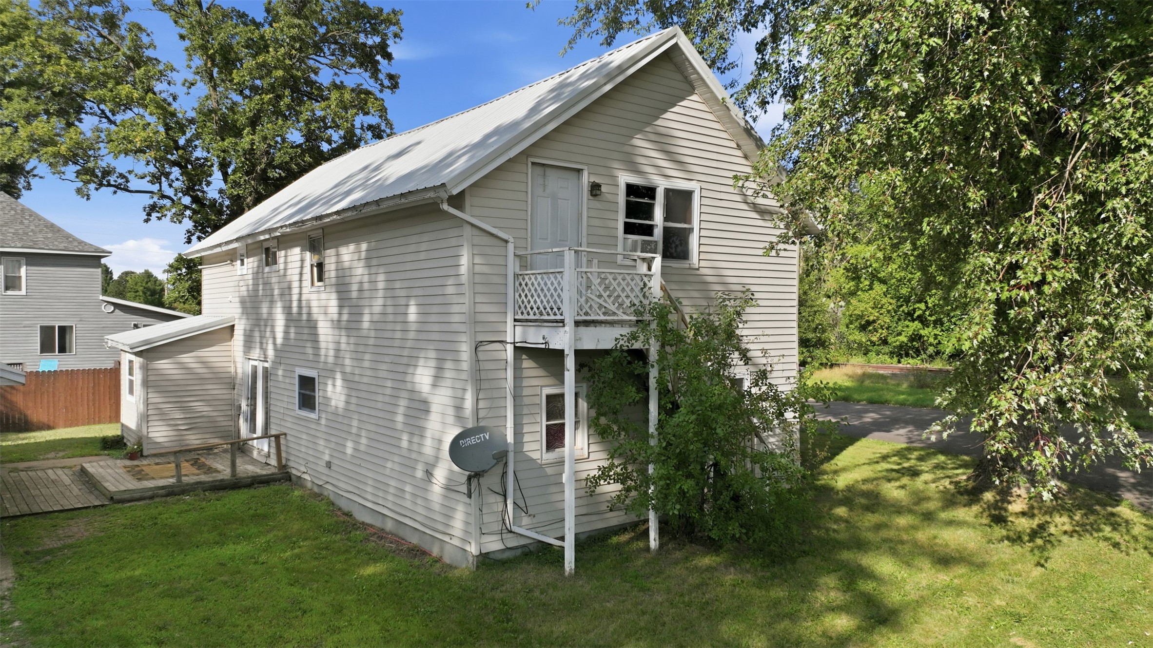 905 Lewis Avenue 1 & 2 Property Photo 5