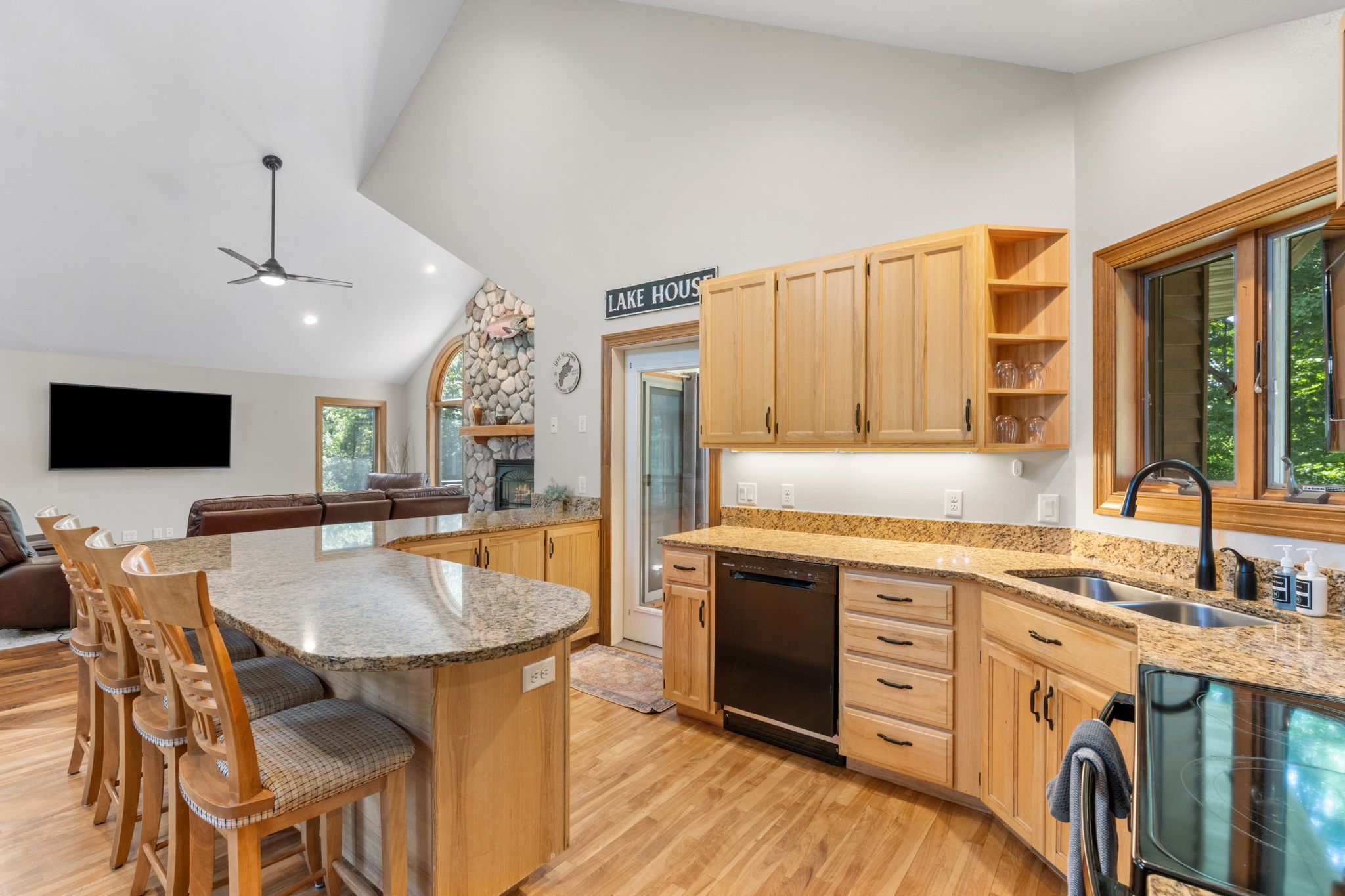2403 Eagle Ridge Drive Property Photo 10