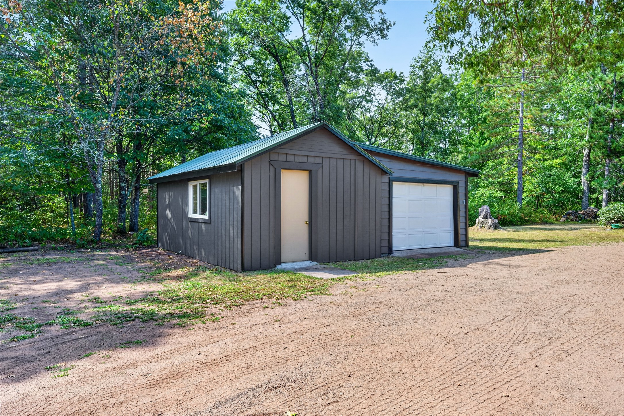 N13163 Gilmore Drive Property Photo 3