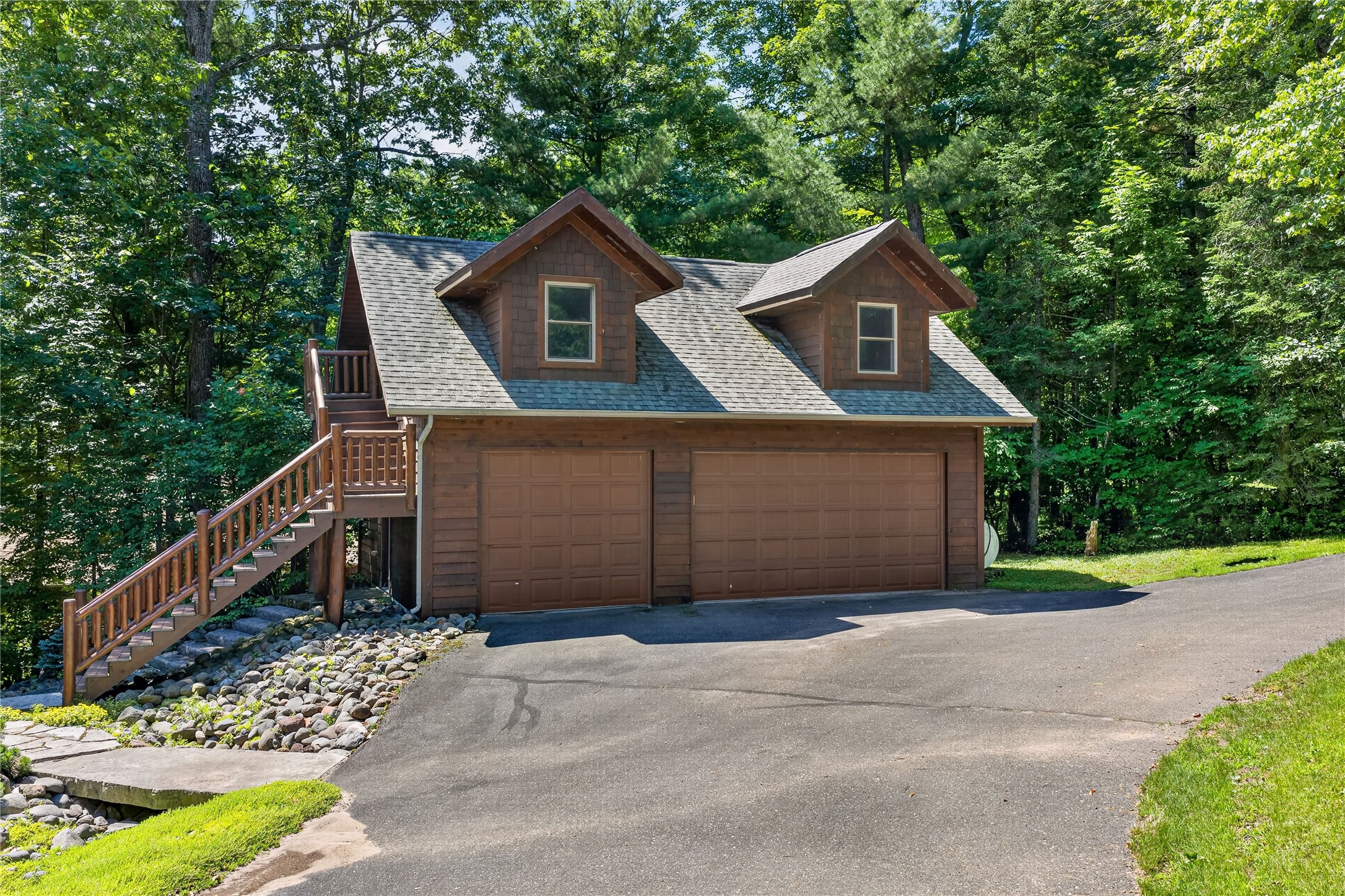 10896 N Linden Road Property Photo 3