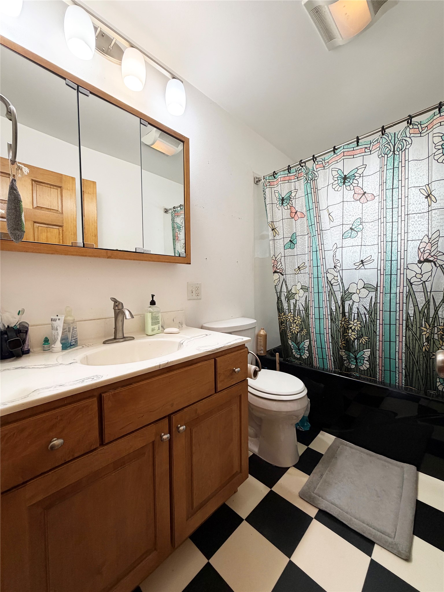 1812 Peterson Avenue Property Photo 16