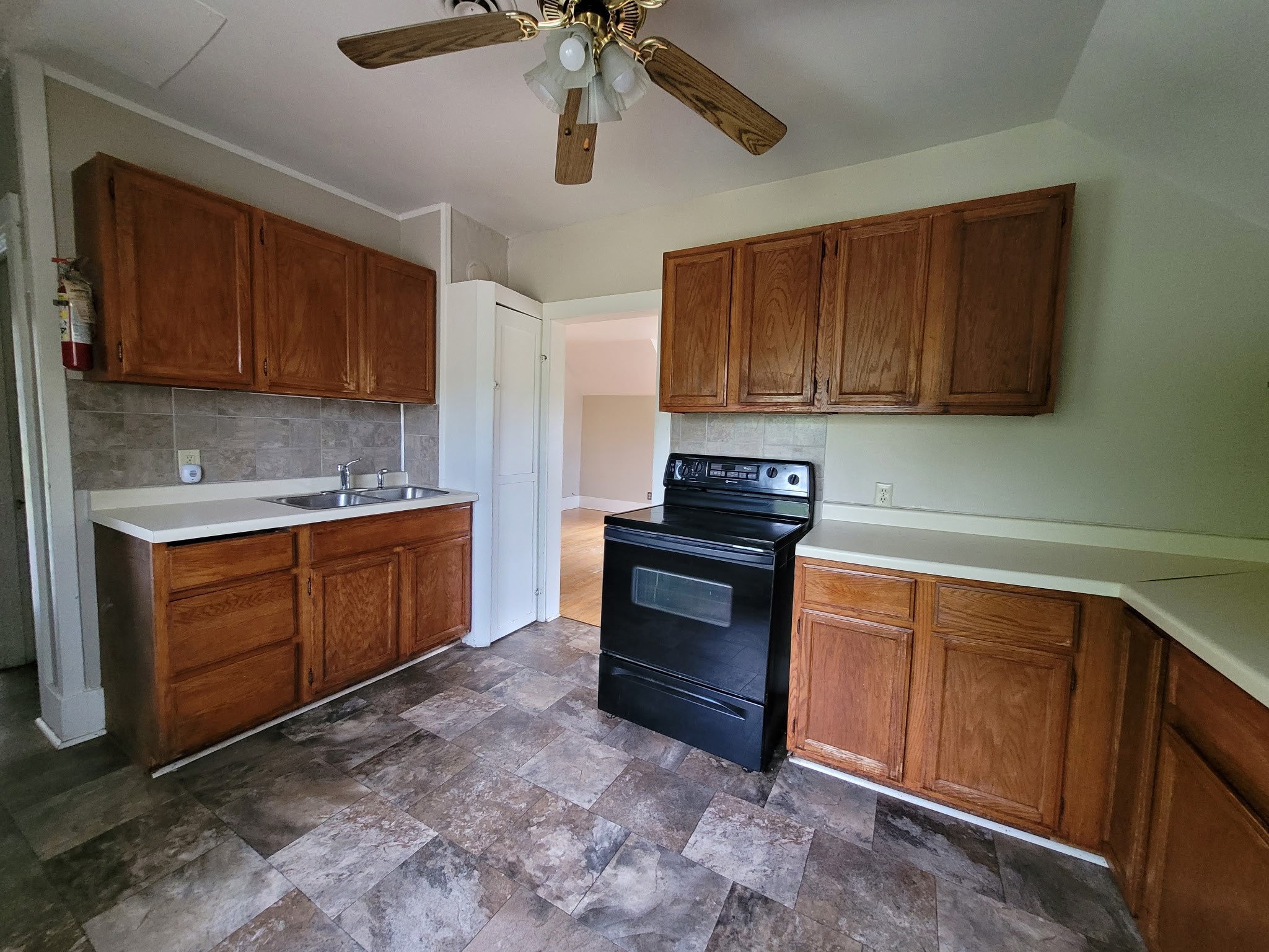 573 N Dewey Street 1&2 Property Photo 3