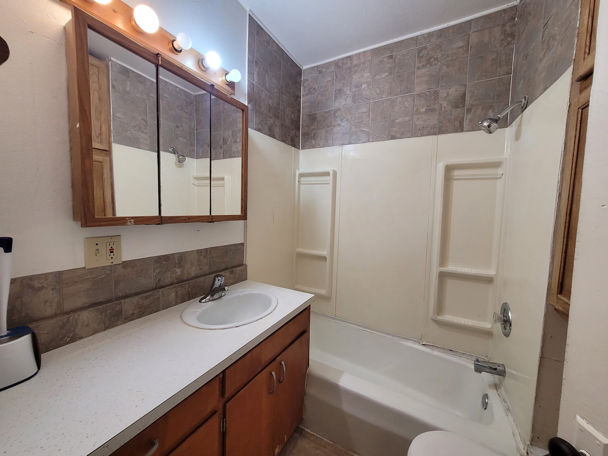 573 N Dewey Street 1&2 Property Photo 4
