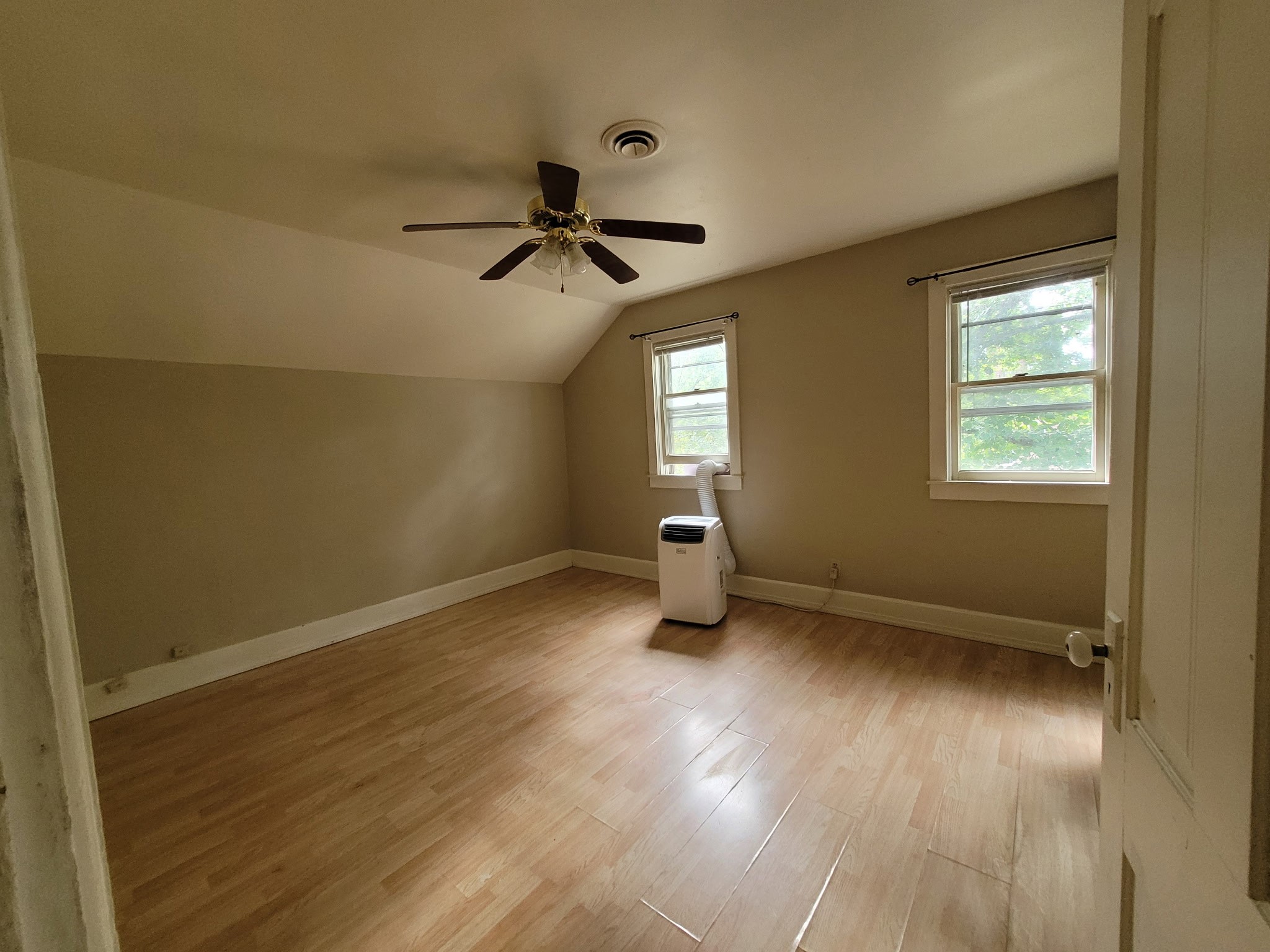573 N Dewey Street 1&2 Property Photo 6